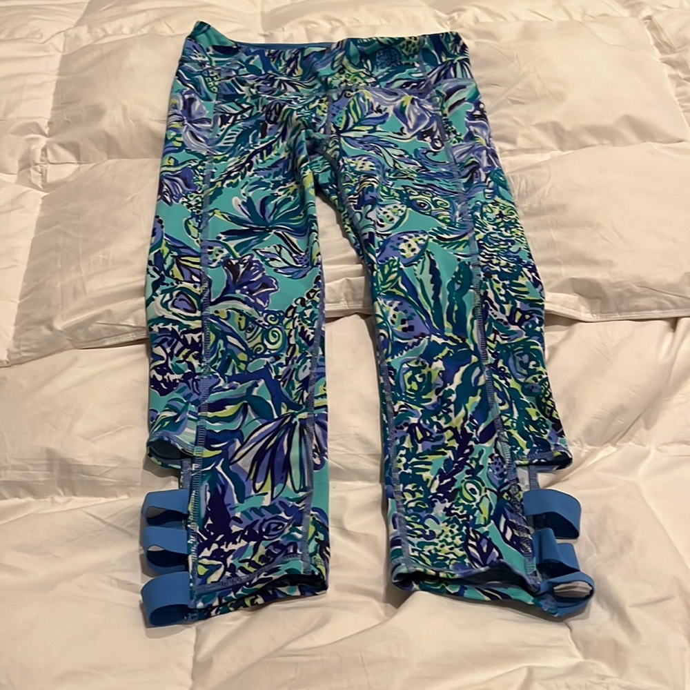 Size M capri Activewear leggings